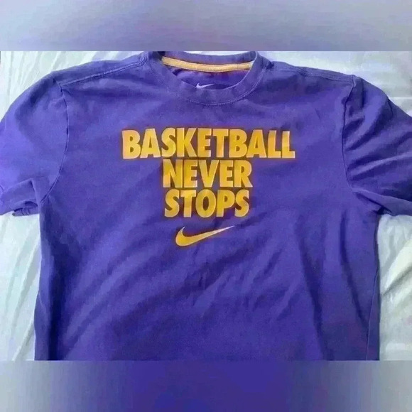 Nike Basketball Shirt - Picture 2 of 3